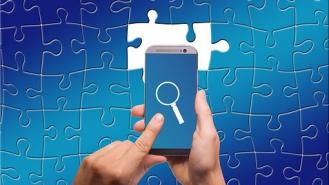 Finger auf Handy tippend mit Suchsymbol
